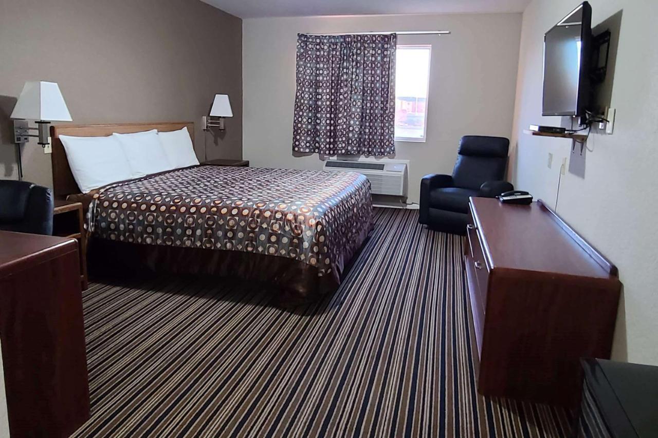Desoto Inn & Suites Missouri Valley ภายนอก รูปภาพ