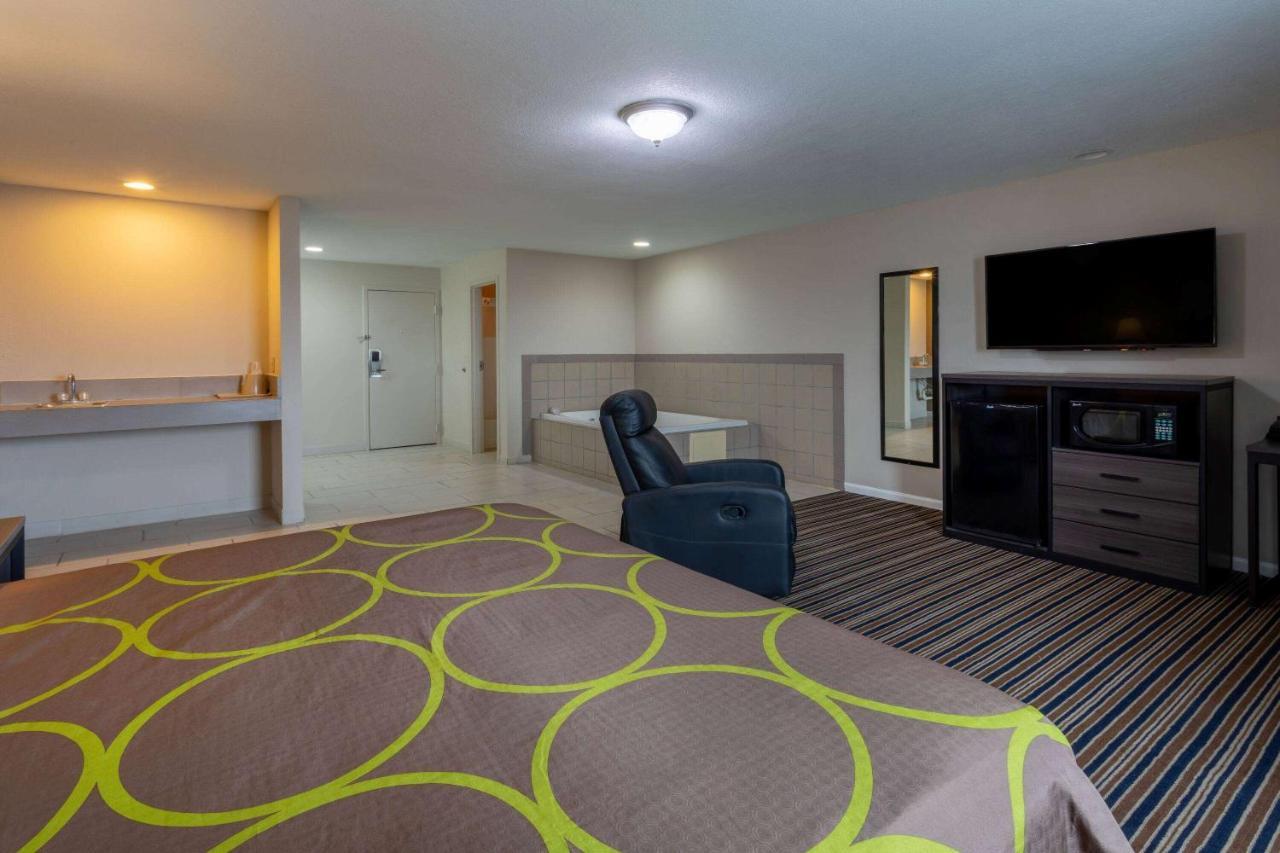 Desoto Inn & Suites Missouri Valley ภายนอก รูปภาพ