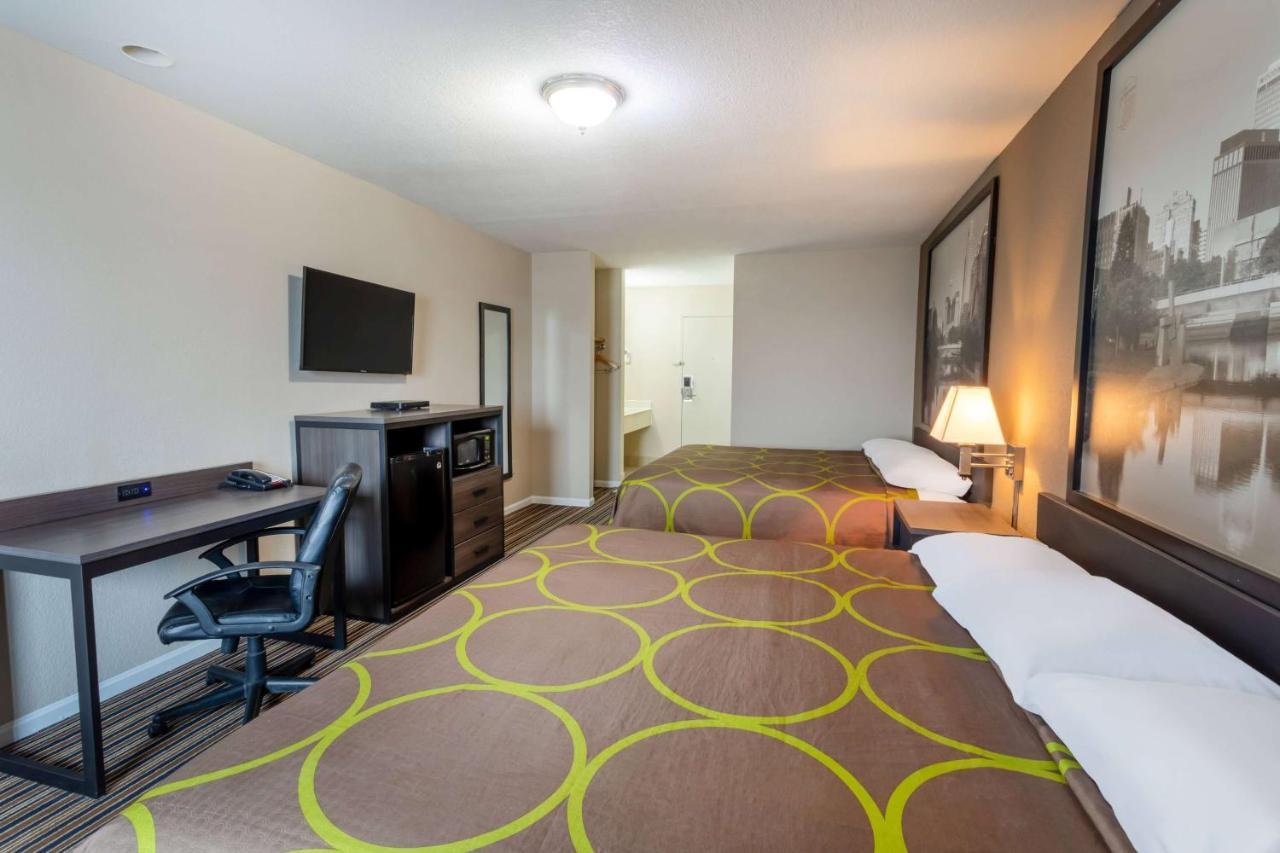 Desoto Inn & Suites Missouri Valley ภายนอก รูปภาพ