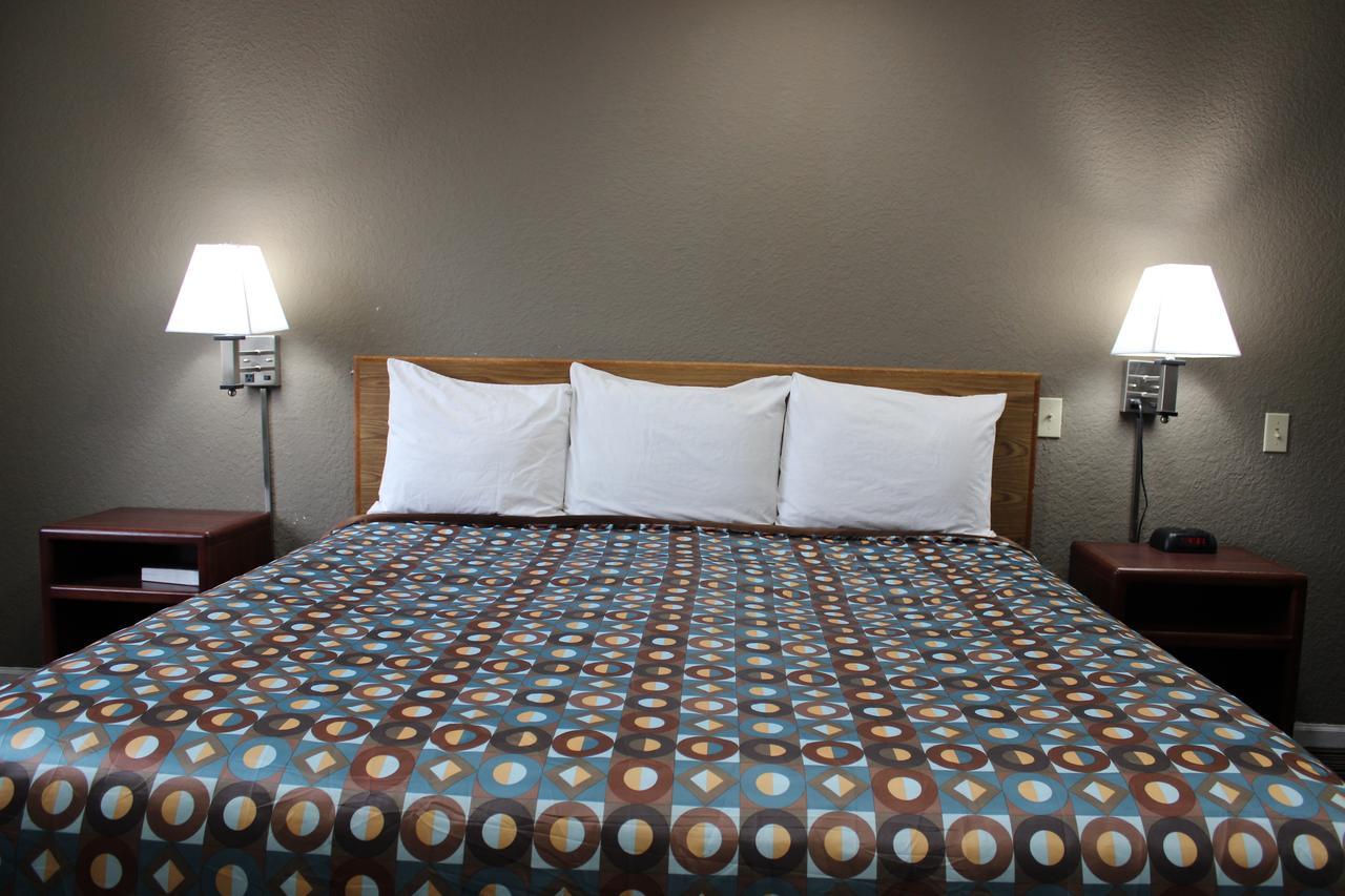 Desoto Inn & Suites Missouri Valley ภายนอก รูปภาพ