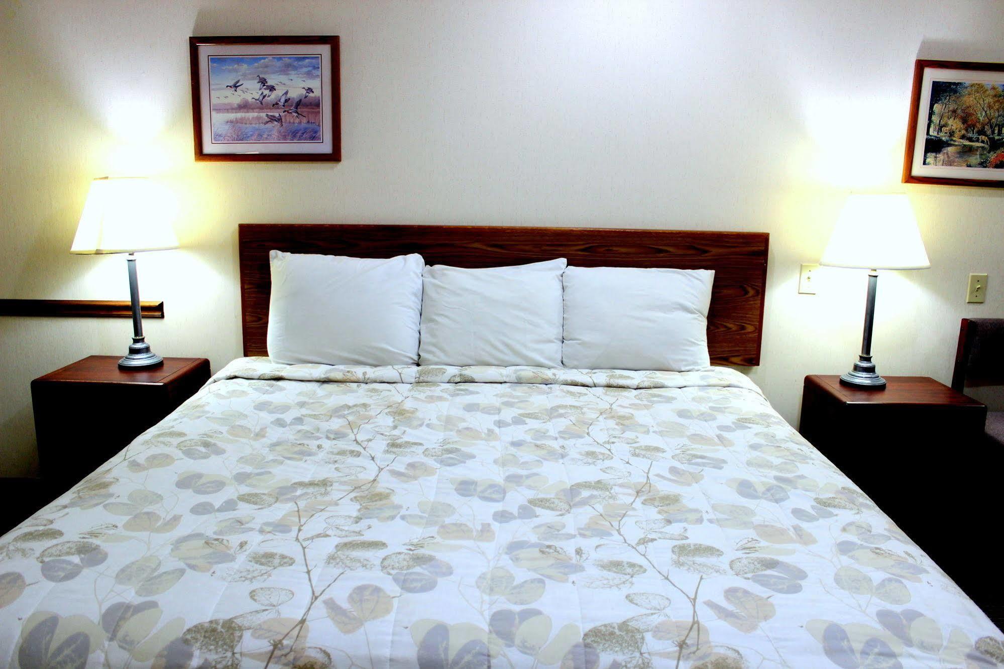 Desoto Inn & Suites Missouri Valley ภายนอก รูปภาพ