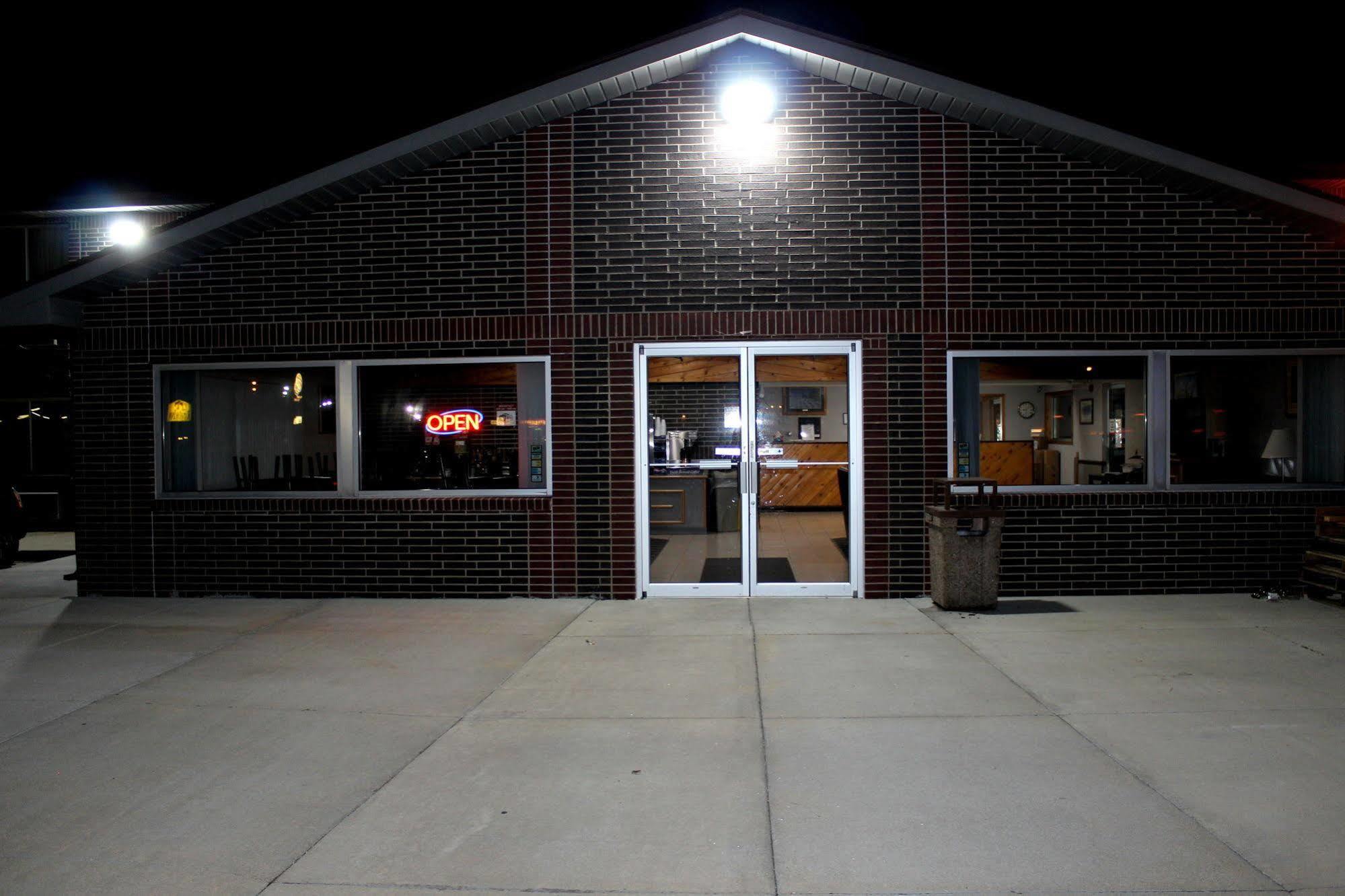Desoto Inn & Suites Missouri Valley ภายนอก รูปภาพ