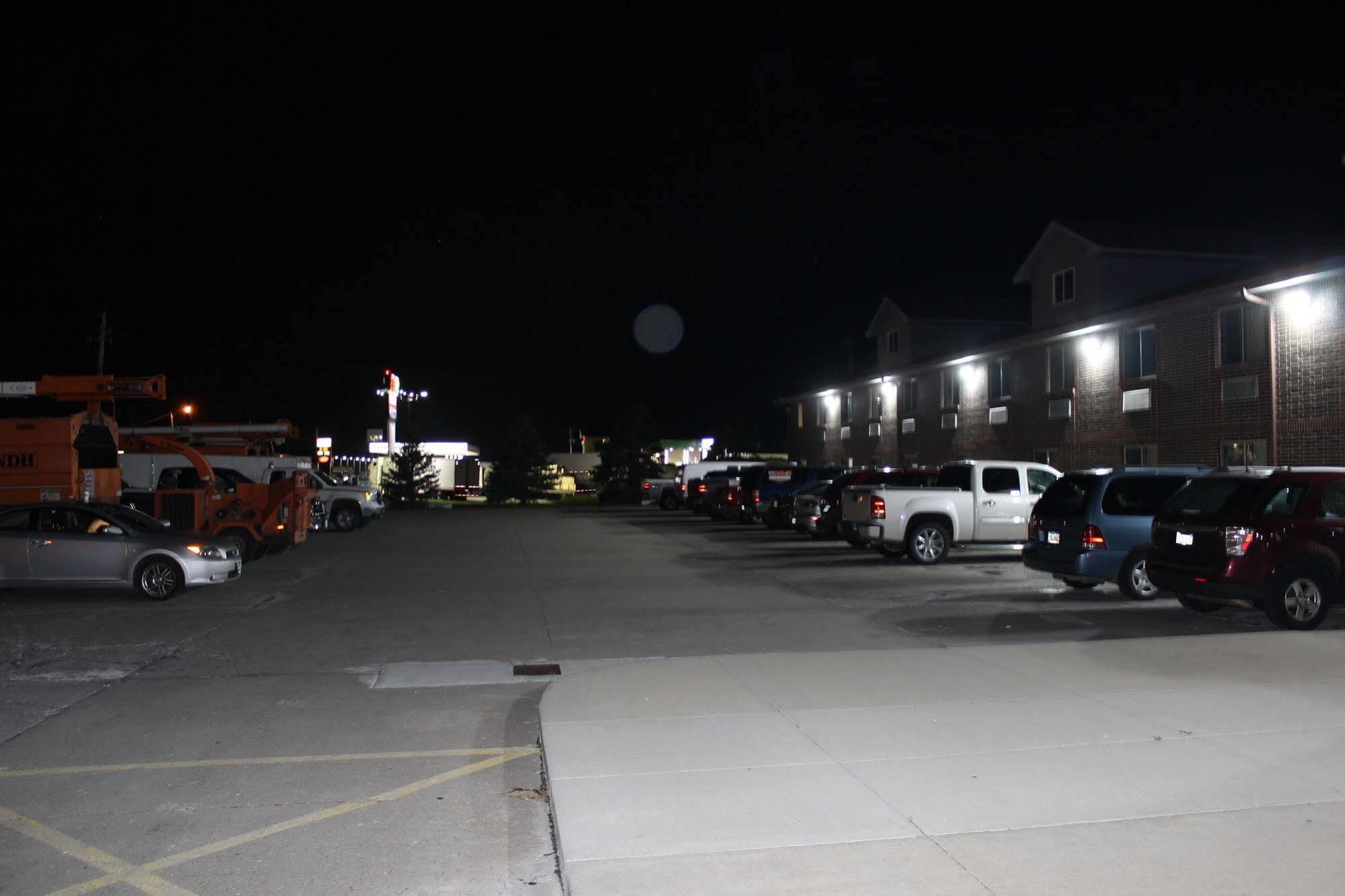 Desoto Inn & Suites Missouri Valley ภายนอก รูปภาพ